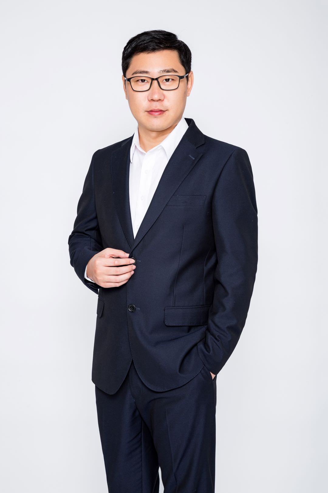 党委委员、副院长：冯跃